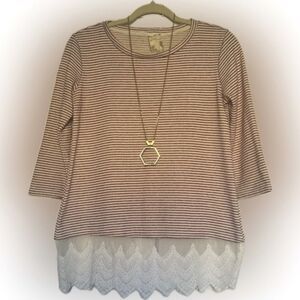 Adorable Stitchfix Blu Pepper detailed lace top!